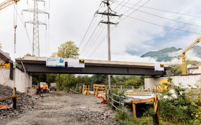 Brückenverschub im Zuge des Neubaus der ÖBB-Brücke
